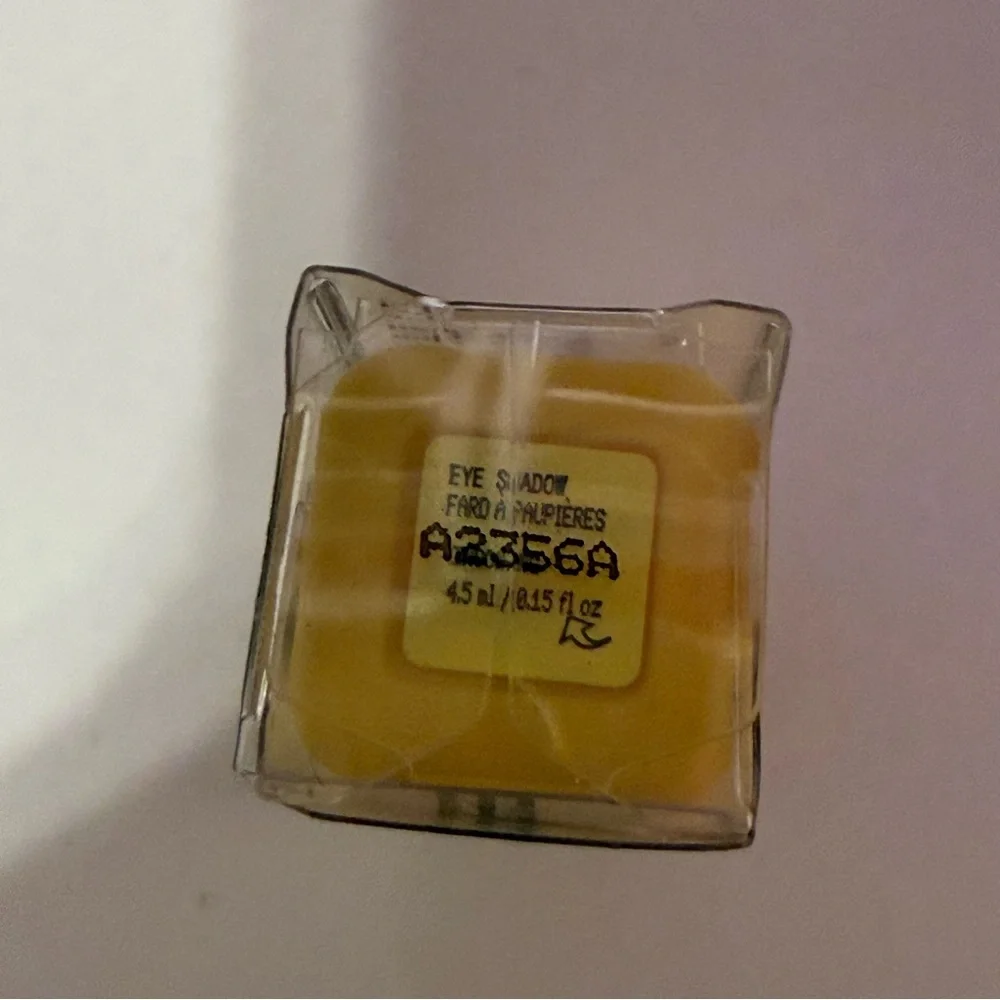 ABOUT FACE Matte Fluid Eye Paint in Incoming
